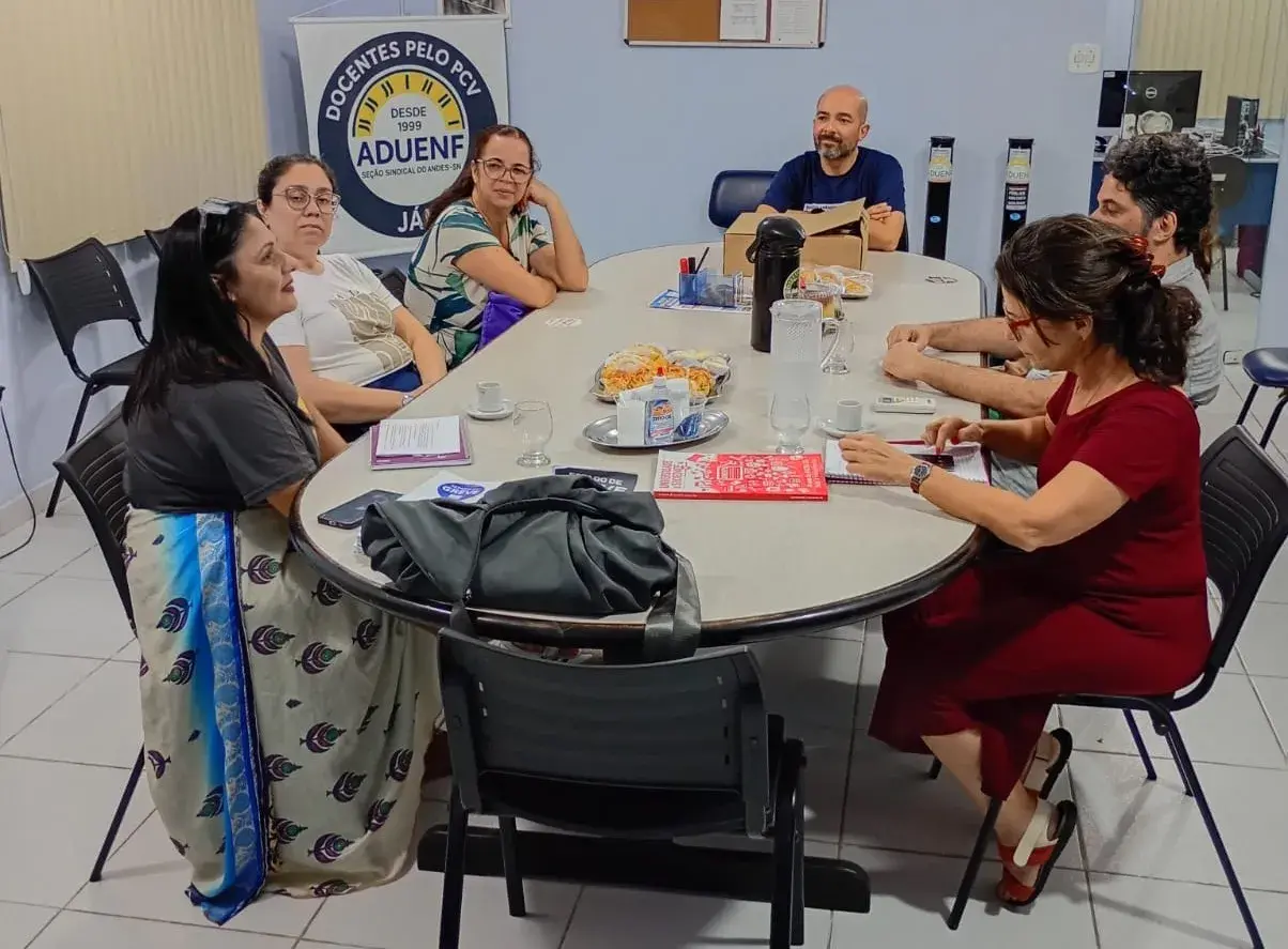 RODA DA CONVERSA NA ADUENF DEBATE FEMINICÍDIO E VIOLÊNCIA DE GÊNERO