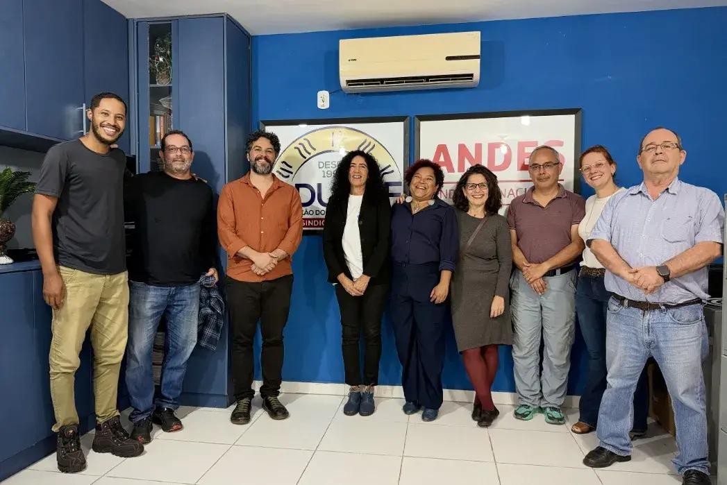 DEPUTADA MARINA DO MST APOIA A LUTA DOS DOCENTES DA UENF