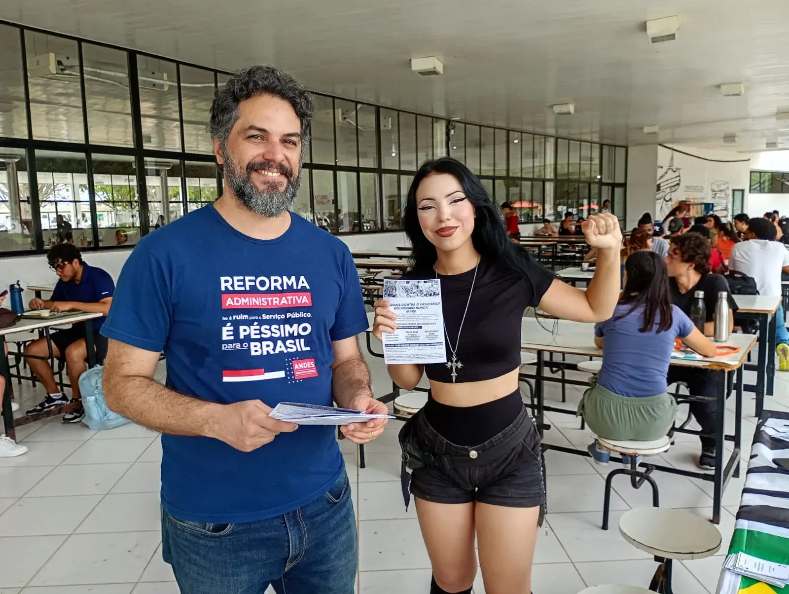 ADUENF PARTICIPA DE PANFLETAGEM CONTRA O FASCISMO E “BOLSONARO NUNCA MAIS”